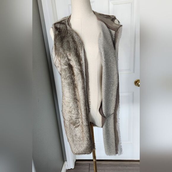 Simply Vera by Vera Wang Faux Fur Vest - size Medium - Picture 4 of 8